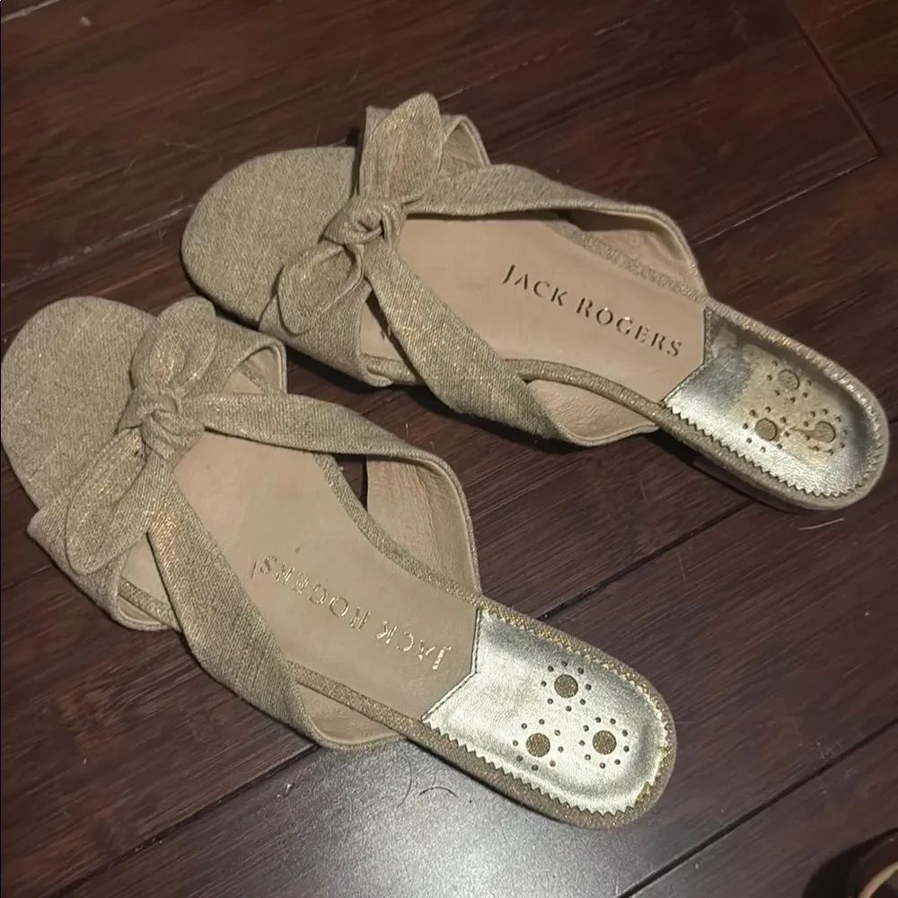 Jack Rogers Gold Slide Sandals with Bow Detail Size 9 💚